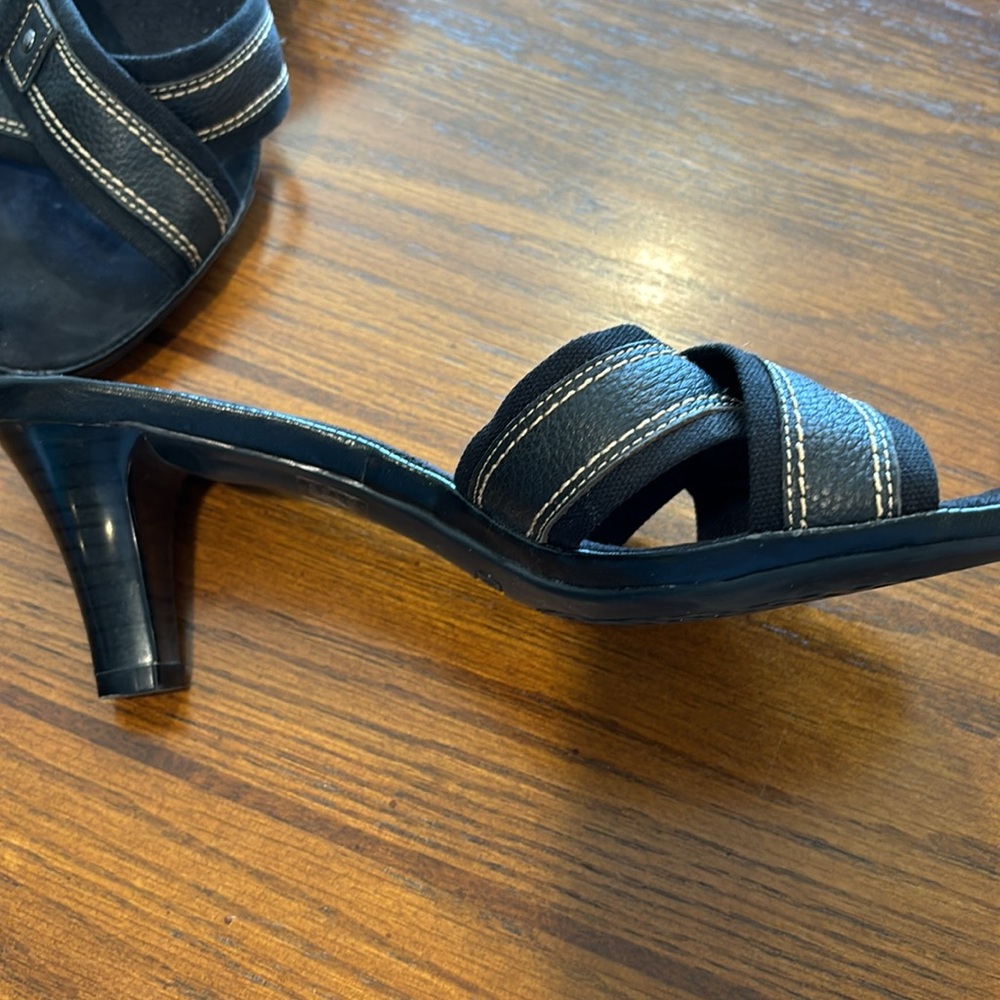 Aerosoles Leather Heels - Picture 4 of 12